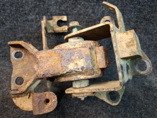 подушка крепления двигателя Mazda 323F BJ 2000, 2.0 л., RF3F, дизель, МКПП, хетчбэк 5 дв., передний привод