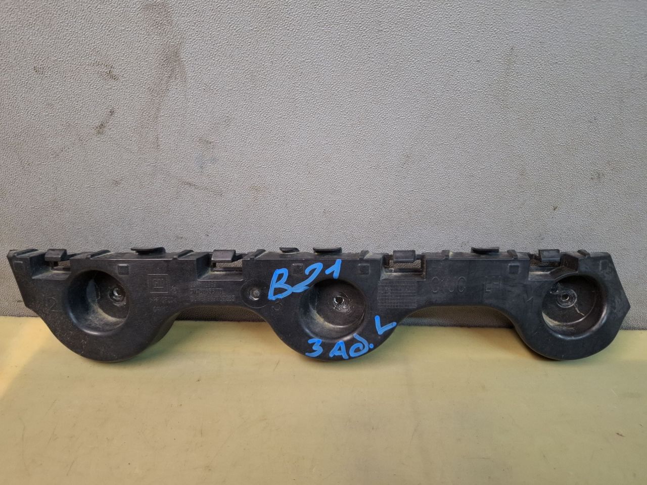 Крепление бампера заднего Chevrolet Blazer 3 поколение 2019, 3.6 л., бензин, АКПП, белый, полный привод, 84656170 - фото №1