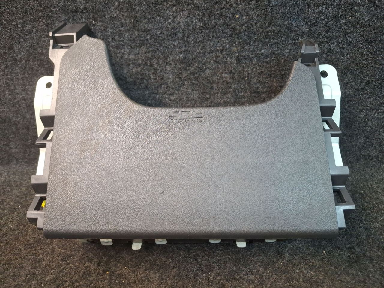 подушка безопасности коленная Mitsubishi ASX 1 поколение 2012, 2.0 л., 4B11, бензин, АКПП, черный, внедорожник 5 дв., полный привод, 7030A242 - фото №1