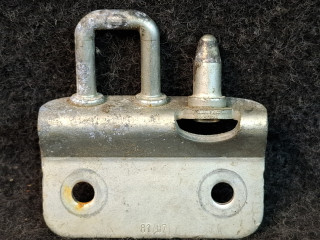 ответная часть (скоба) замка двери Mercedes-Benz Sprinter 2 поколение (W906) 2007, 2.1 л., OM 646.701, дизель, МКПП, красный, A9067400032