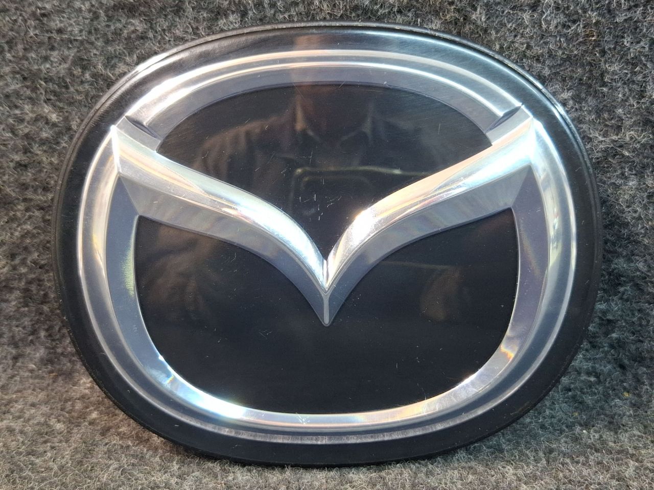 эмблема Mazda CX-30 1 поколение 2020, BERC51730, K4025 - фото №1
