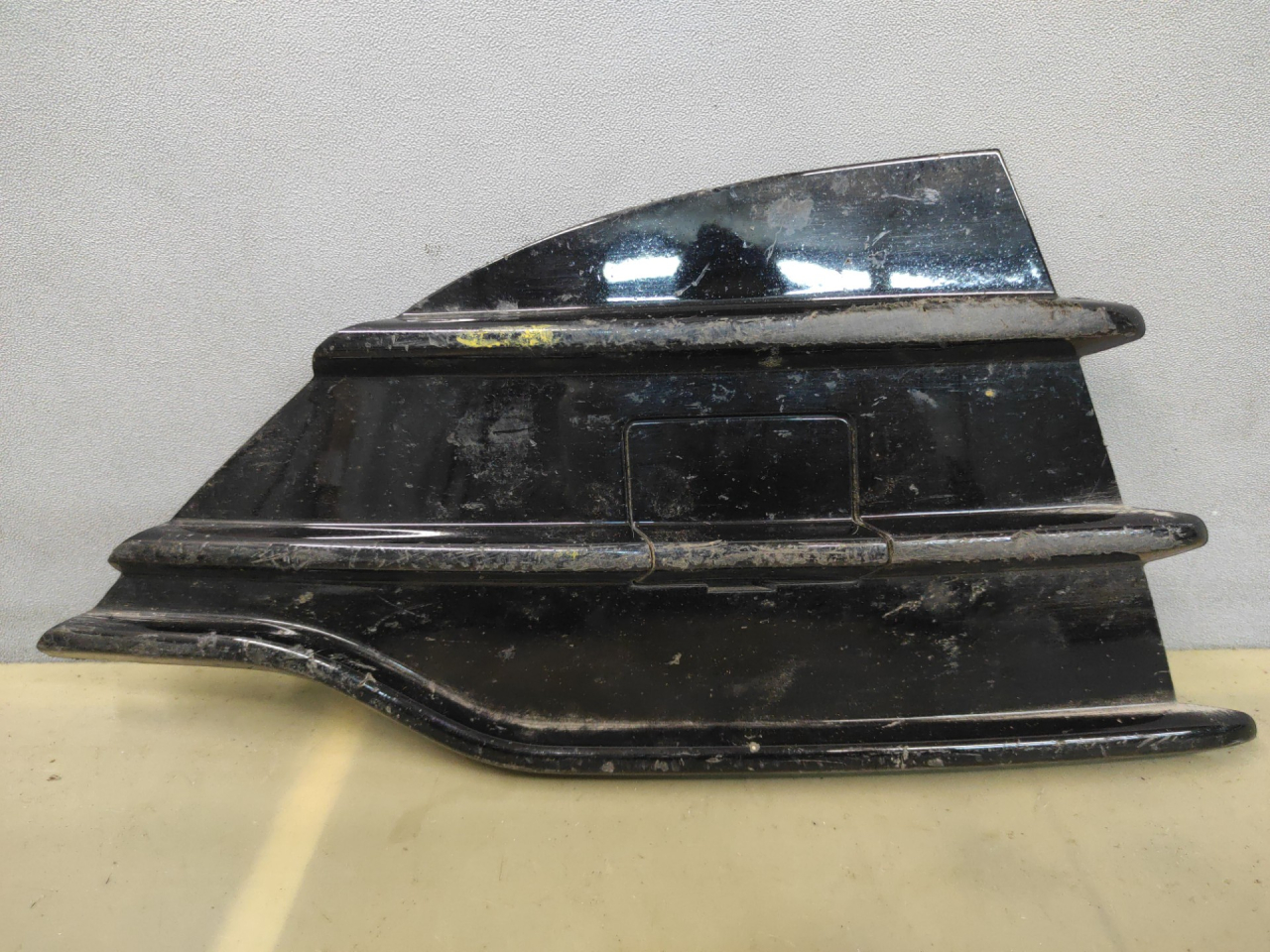 заглушка противотуманной фары Ford Escape 3 поколение C520 2015, 2.0 л., T8MB, дизель, АКПП, белый, правый руль, CV4417A989BEW - фото №1