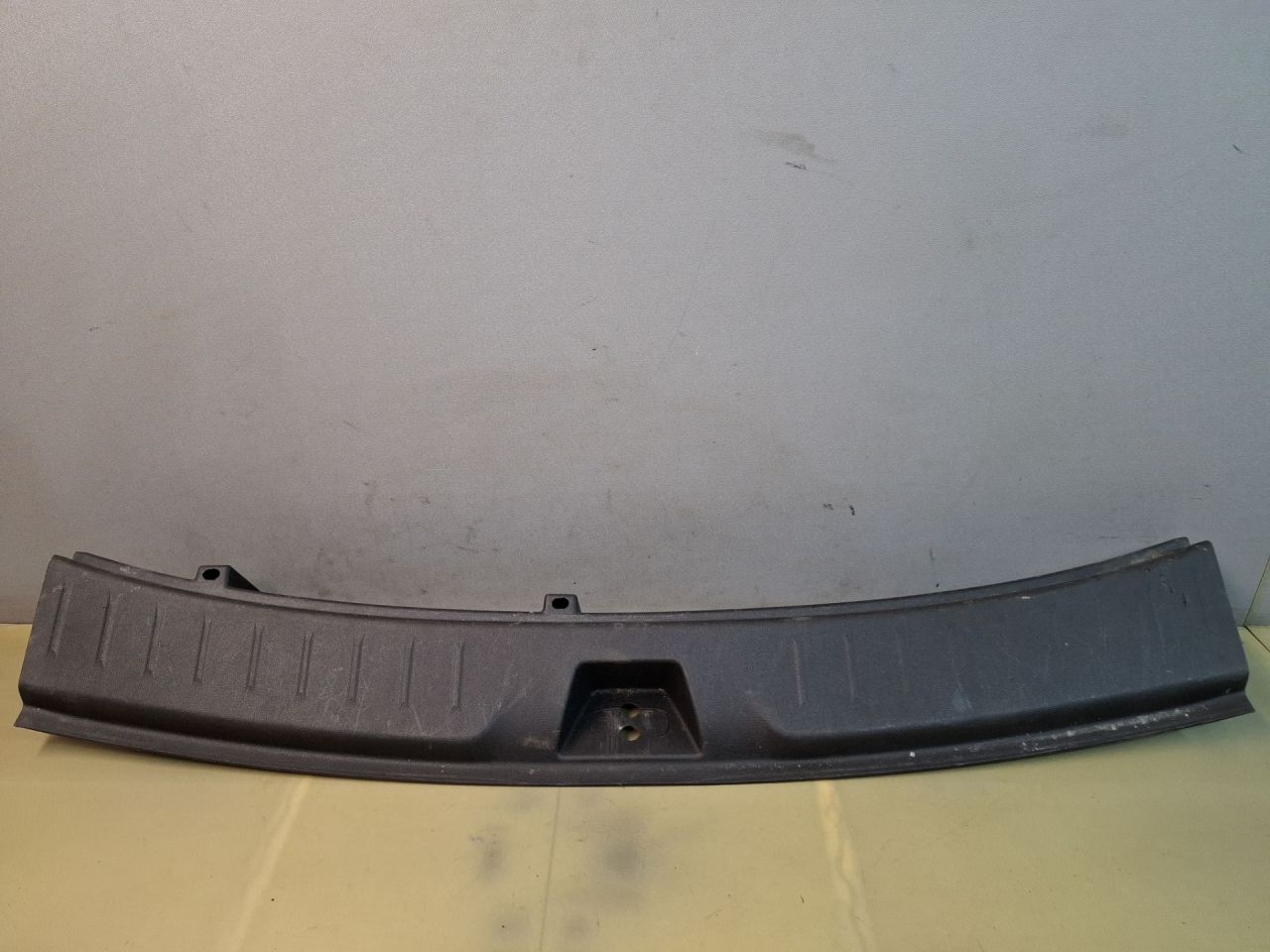 обшивка крышки багажника Chevrolet Blazer 3 поколение 2019, 3.6 л., бензин, АКПП, белый, полный привод, 84256066 - фото №1