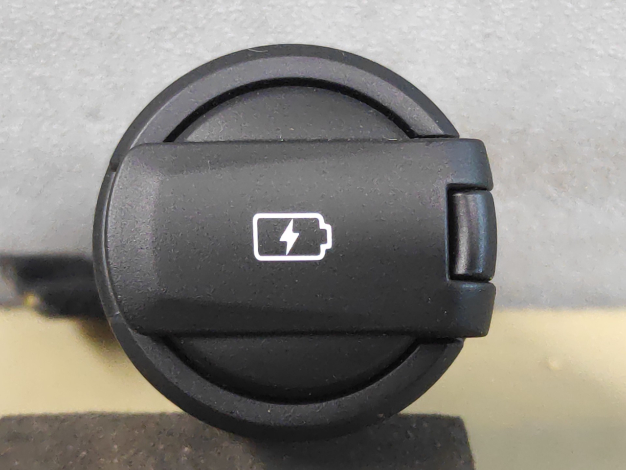 порт зарядный Kia Sportage 4 поколение 2017, 9612504000 - фото №1