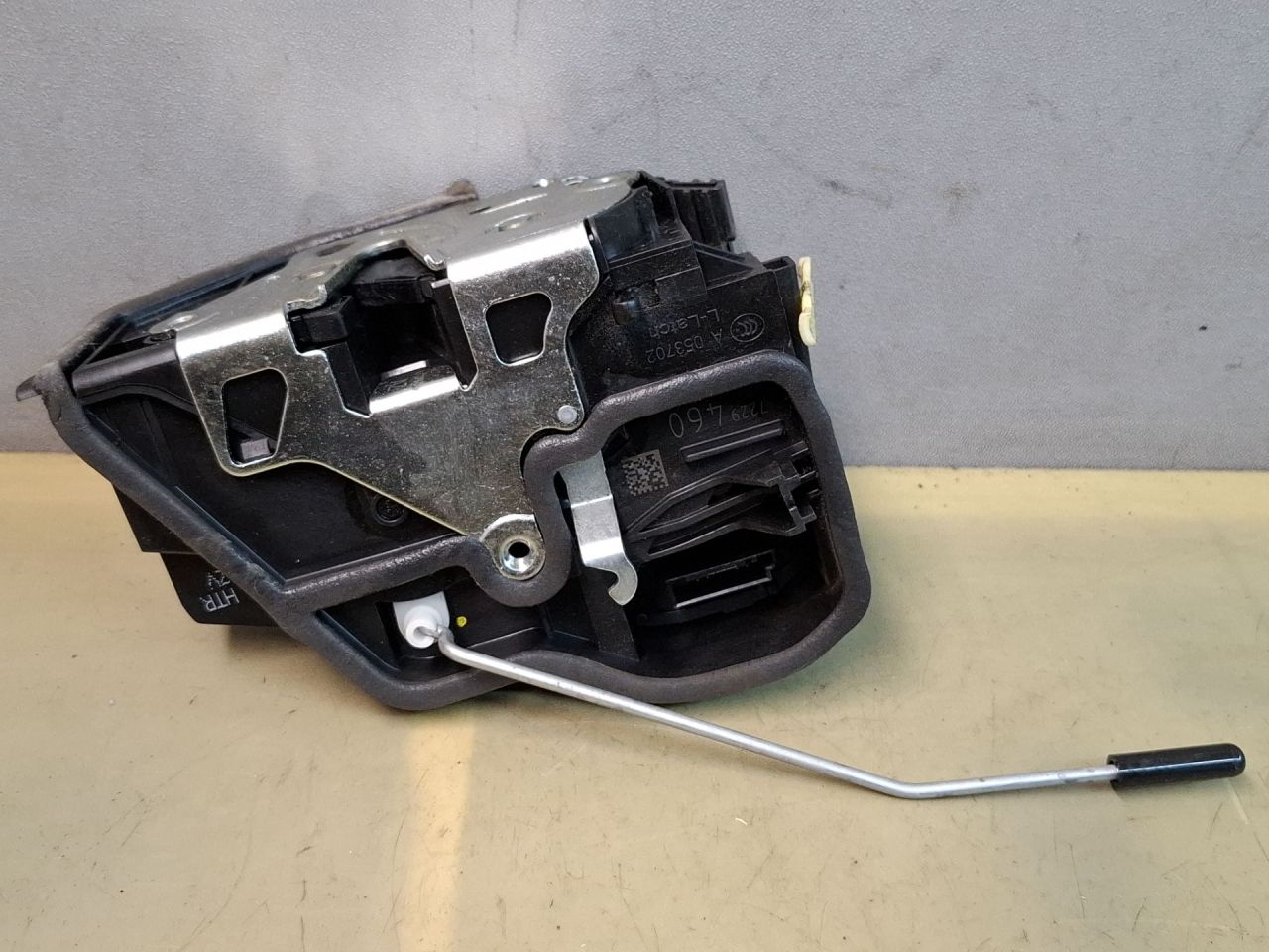 замок двери задней правой BMW 3 серия F30/F31/F34 F30 2013, 2.0 л., N20 B20 A, бензин, АКПП, черный, седан, полный привод, 7229460 - фото №1