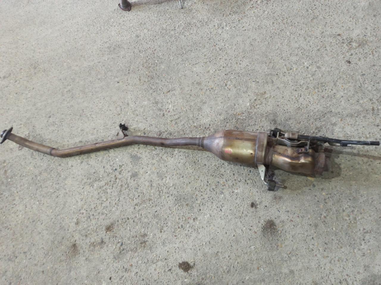 глушитель Toyota Prius V 1 поколение ZVW41 ZVW41 2014, 1.8 л., гибрид, АКПП, синий, хетчбэк 5 дв., передний привод - фото №1