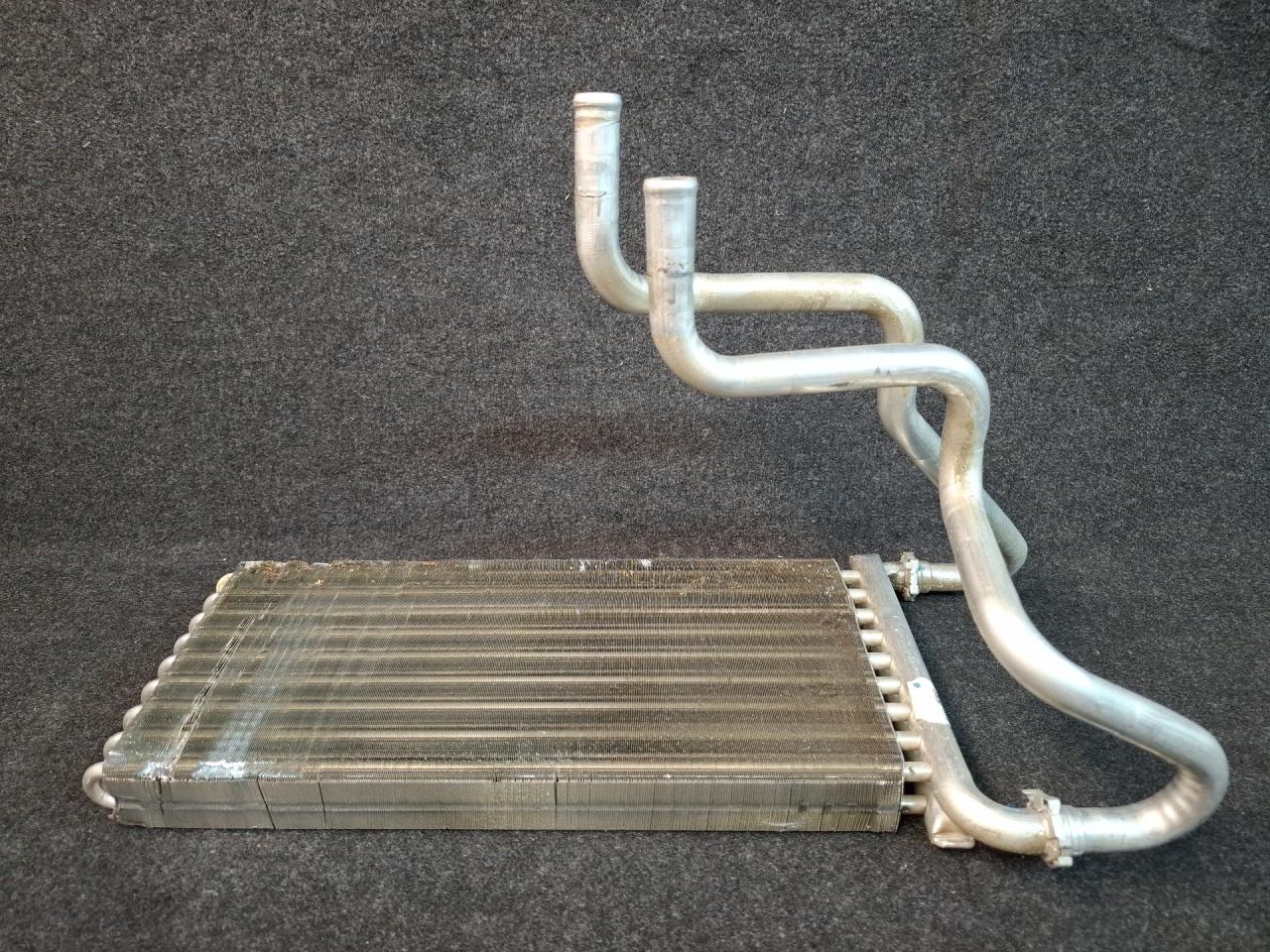 радиатор отопителя (печки) Mercedes-Benz Sprinter 2 поколение (W906) 2007, 2.1 л., OM 646.701, дизель, МКПП, красный - фото №1