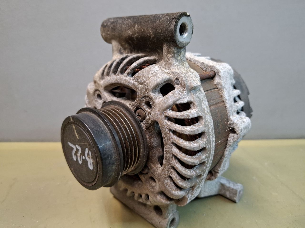 генератор Chevrolet Malibu 9 поколение 2018, 1.5 л., бензин, АКПП, бордовый, передний привод, 13515942 - фото №1