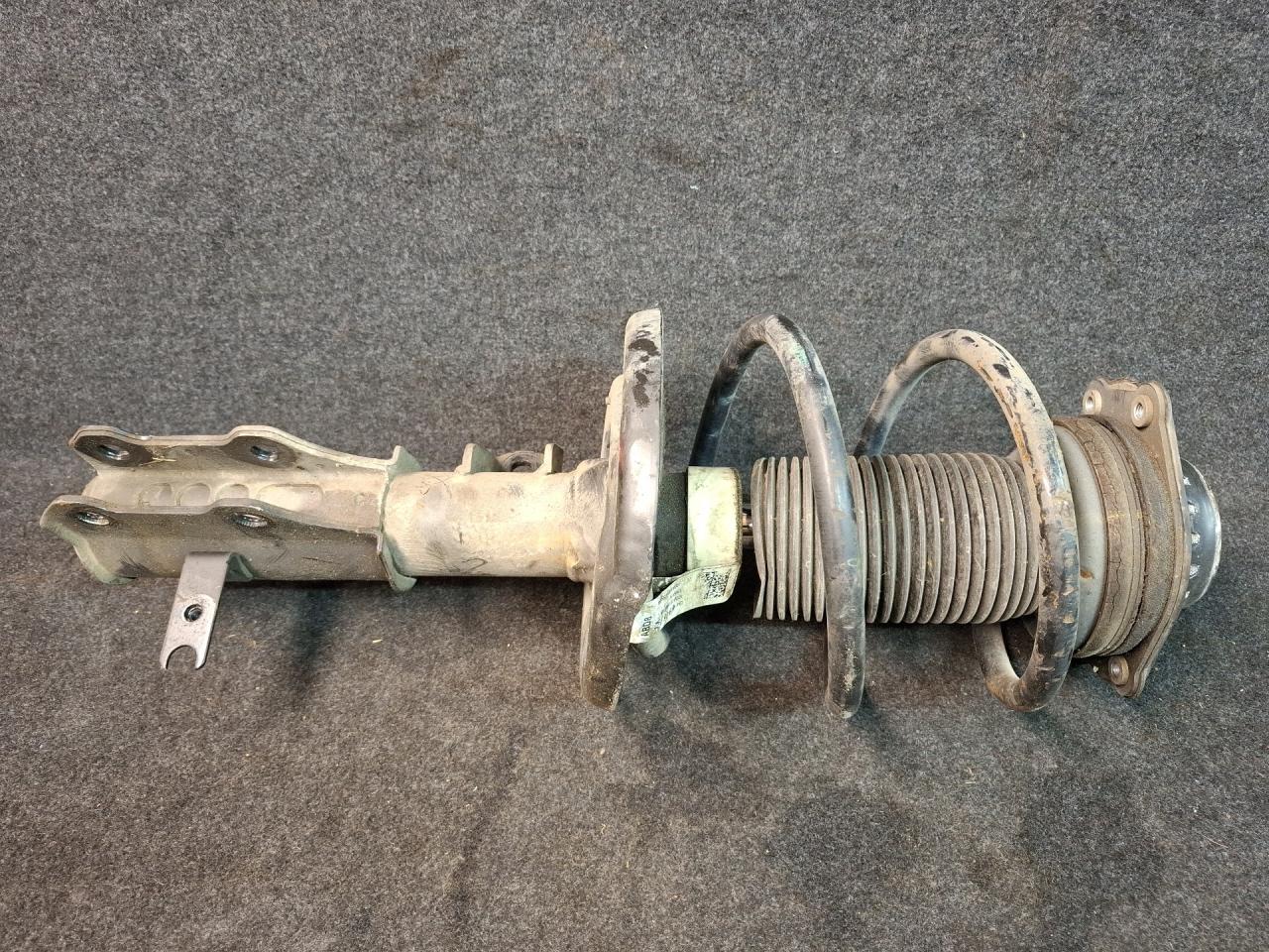 амортизатор передний правый Chevrolet Malibu 9 поколение 2017, 1.5 л., бензин, АКПП, черный, седан, передний привод, 84000244 - фото №1