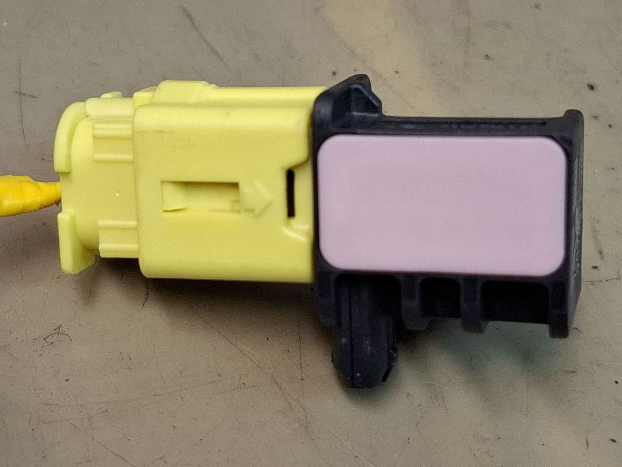 датчик удара Hyundai Elantra AD 2018, 2.0 л., бензин, АКПП, серебристый, передний привод, 95920F2000 - фото №1