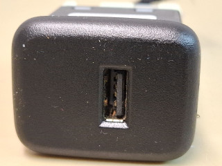 разъем AUX / USB Chevrolet Malibu 9 поколение 2018, 1.5 л., бензин, АКПП, бордовый, передний привод, 13596807