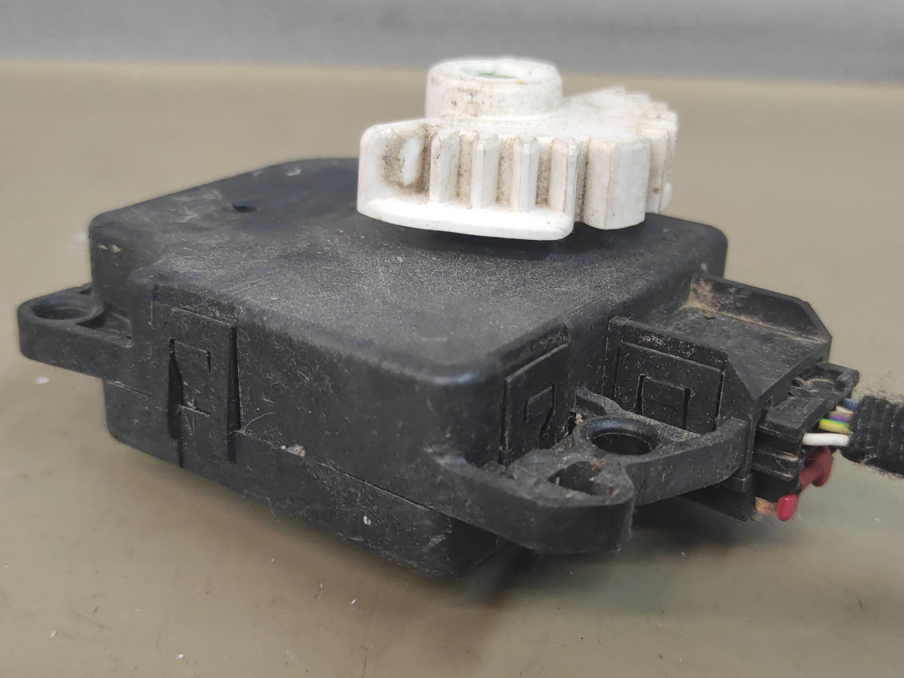 моторчик заслонки печки Ford EcoSport 2 поколение B515 2014, 1.5 л., бензин, АКПП, внедорожник 5 дв., правый руль - фото №1