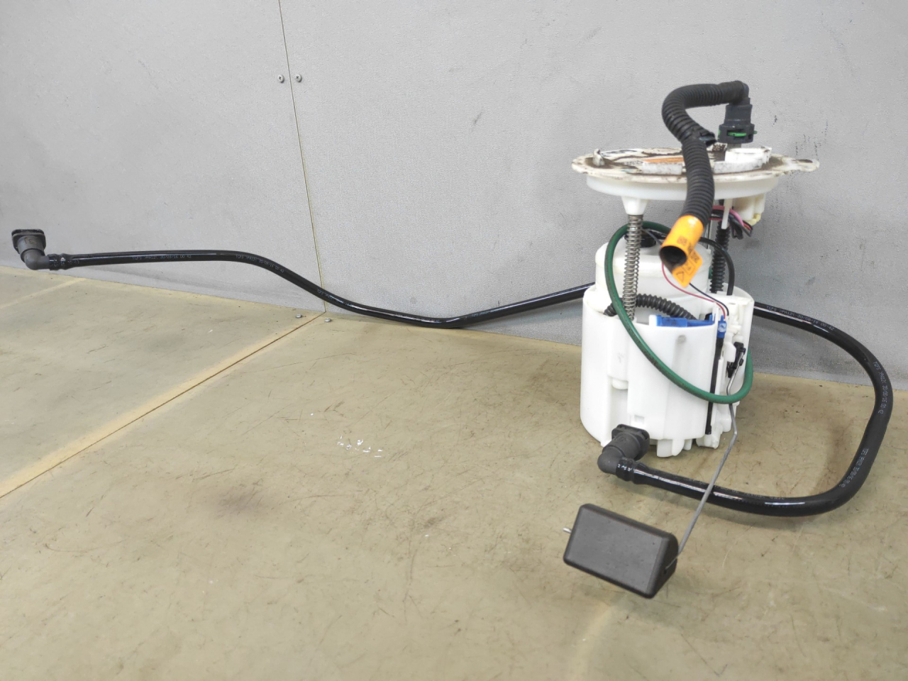 насос топливный Ford Edge 2 поколение CD539 2018, 2.0 л., бензин, АКПП, черный, внедорожник 5 дв., полный привод, F2G39H307AD - фото №1