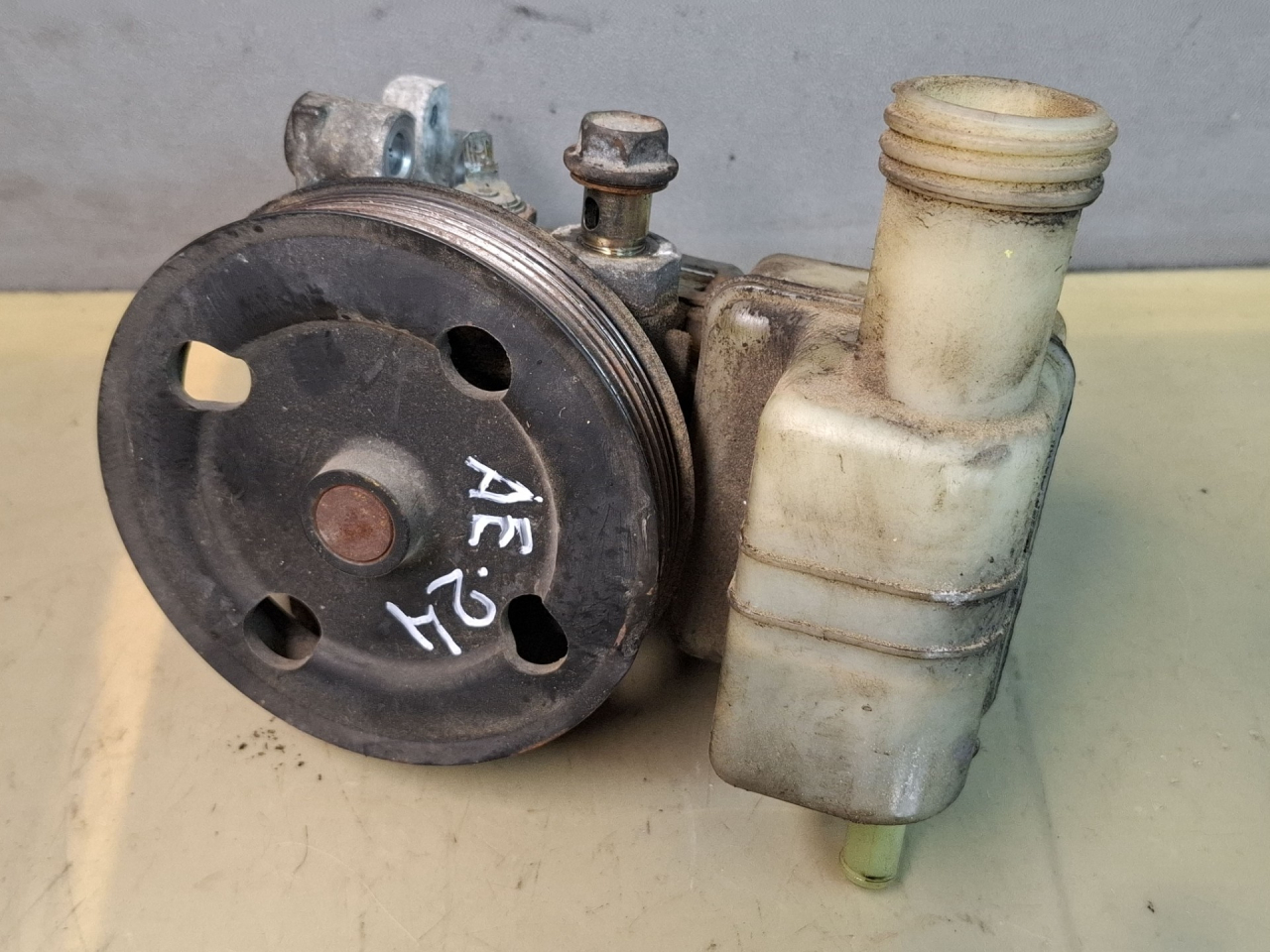 насос гидроусилителя руля Mazda CX-7 1 поколение 2009, 2.3 л., L3-VDT, бензин - фото №1