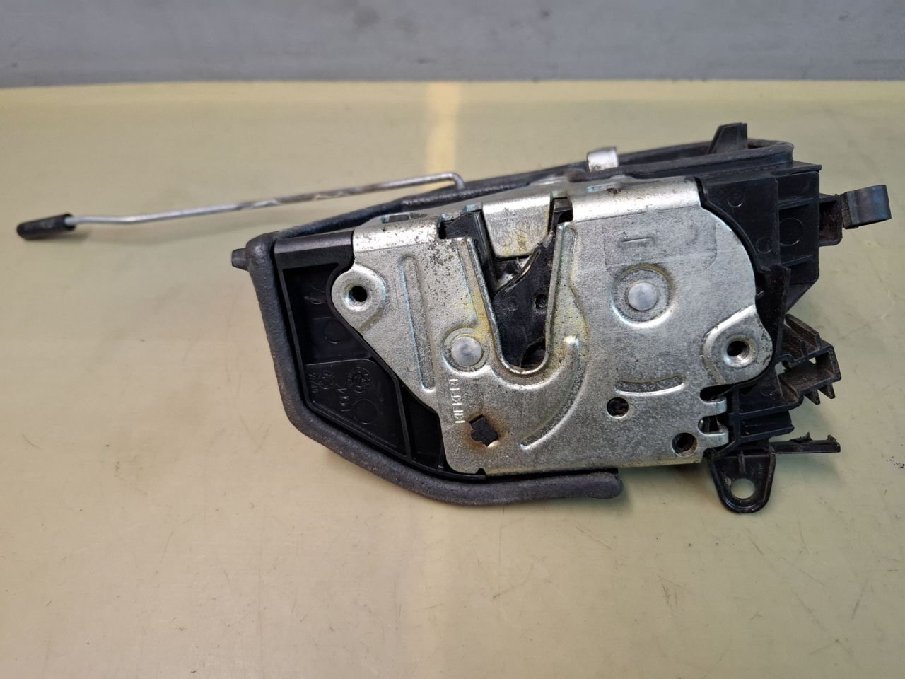 замок двери передней левой BMW X5 E70 2008, 3.0 л., дизель, АКПП, серый, внедорожник 5 дв., полный привод, правый руль, 7167073 - фото №1