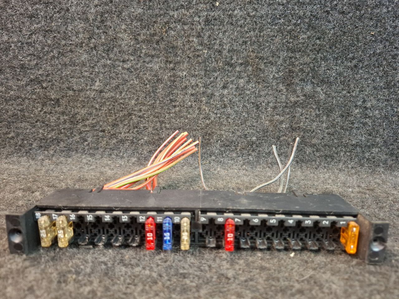 блок предохранителей Mercedes-Benz Sprinter 2 поколение (W906) 2007, 2.1 л., OM 646.701, дизель, МКПП, красный - фото №1