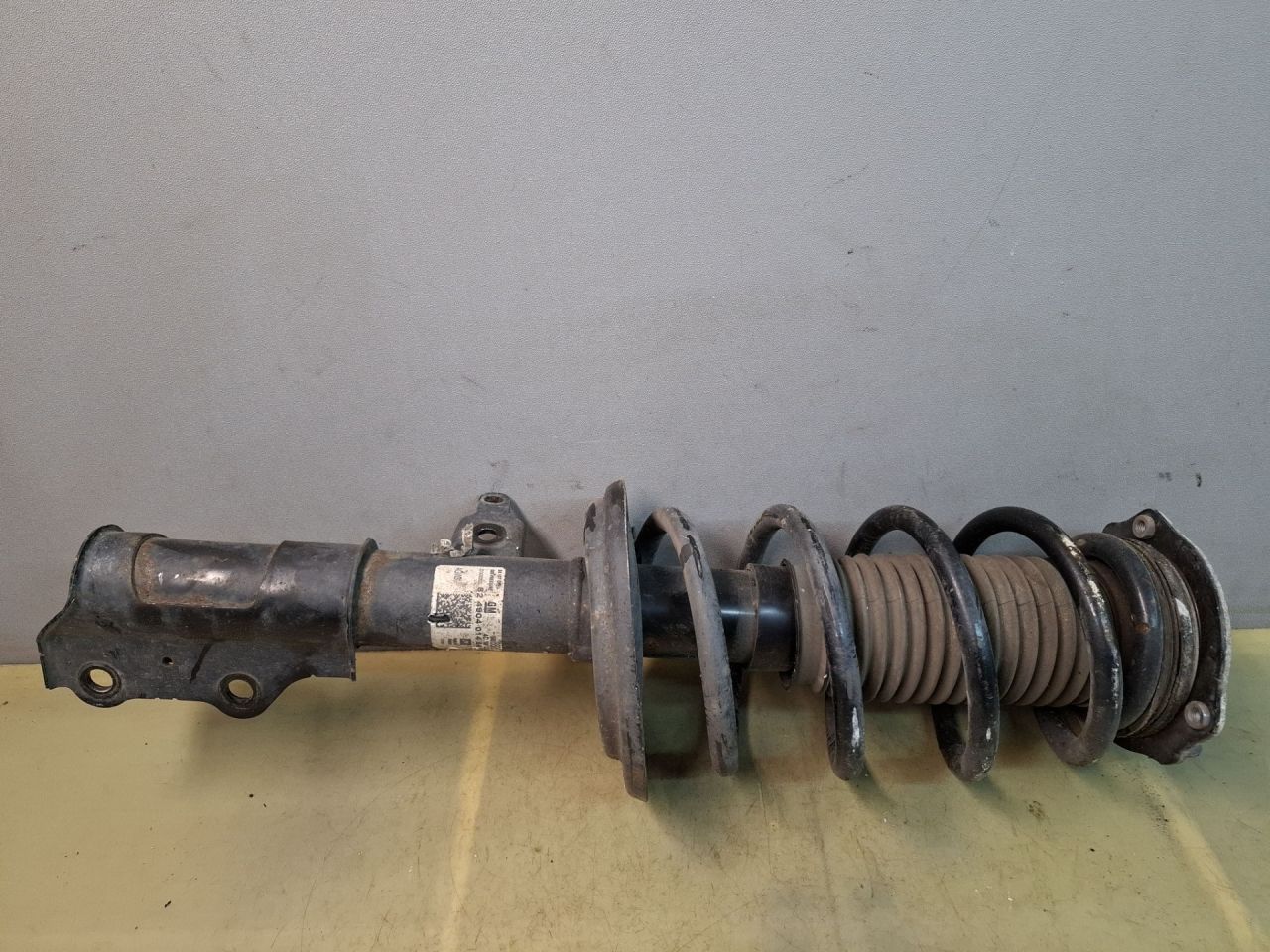 амортизатор передний левый Chevrolet Blazer 3 поколение 2019, 3.6 л., бензин, АКПП, белый, полный привод, 84608895 - фото №1