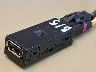 разъем AUX / USB Volkswagen Jetta 7 поколение 2019, 1.4 л., бензин, АКПП, серый, передний привод, 5Q0035726M