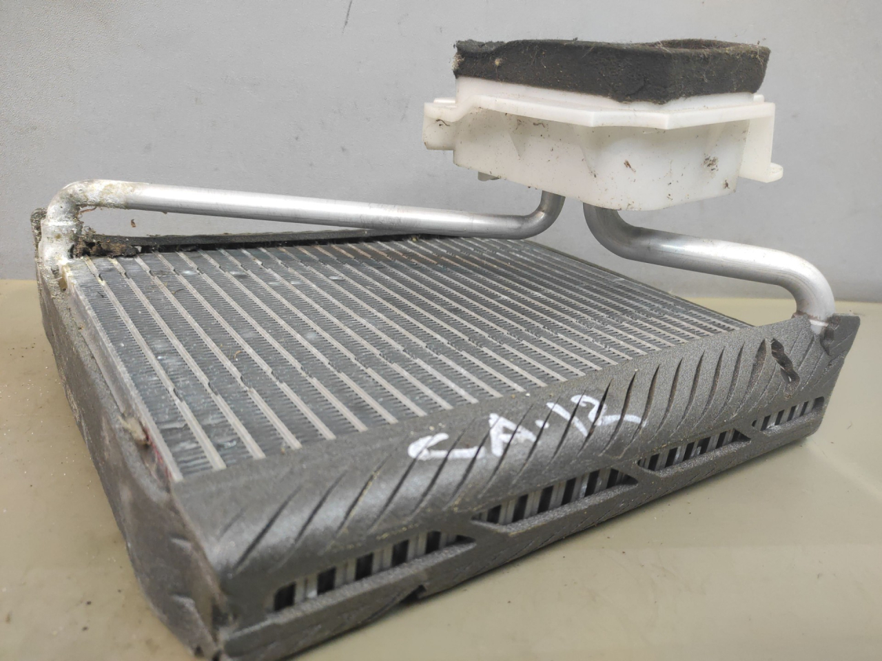 испаритель кондиционера Mitsubishi ASX 1 поколение 2011, 2.0 л., 4B11, бензин, АКПП, красный, внедорожник 5 дв., полный привод - фото №1