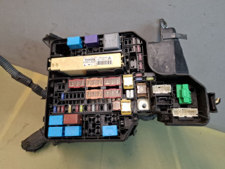 блок предохранителей Toyota Sienna 3 поколение 2011, 3.5 л., 2GR-FE, бензин, АКПП, серый, передний привод