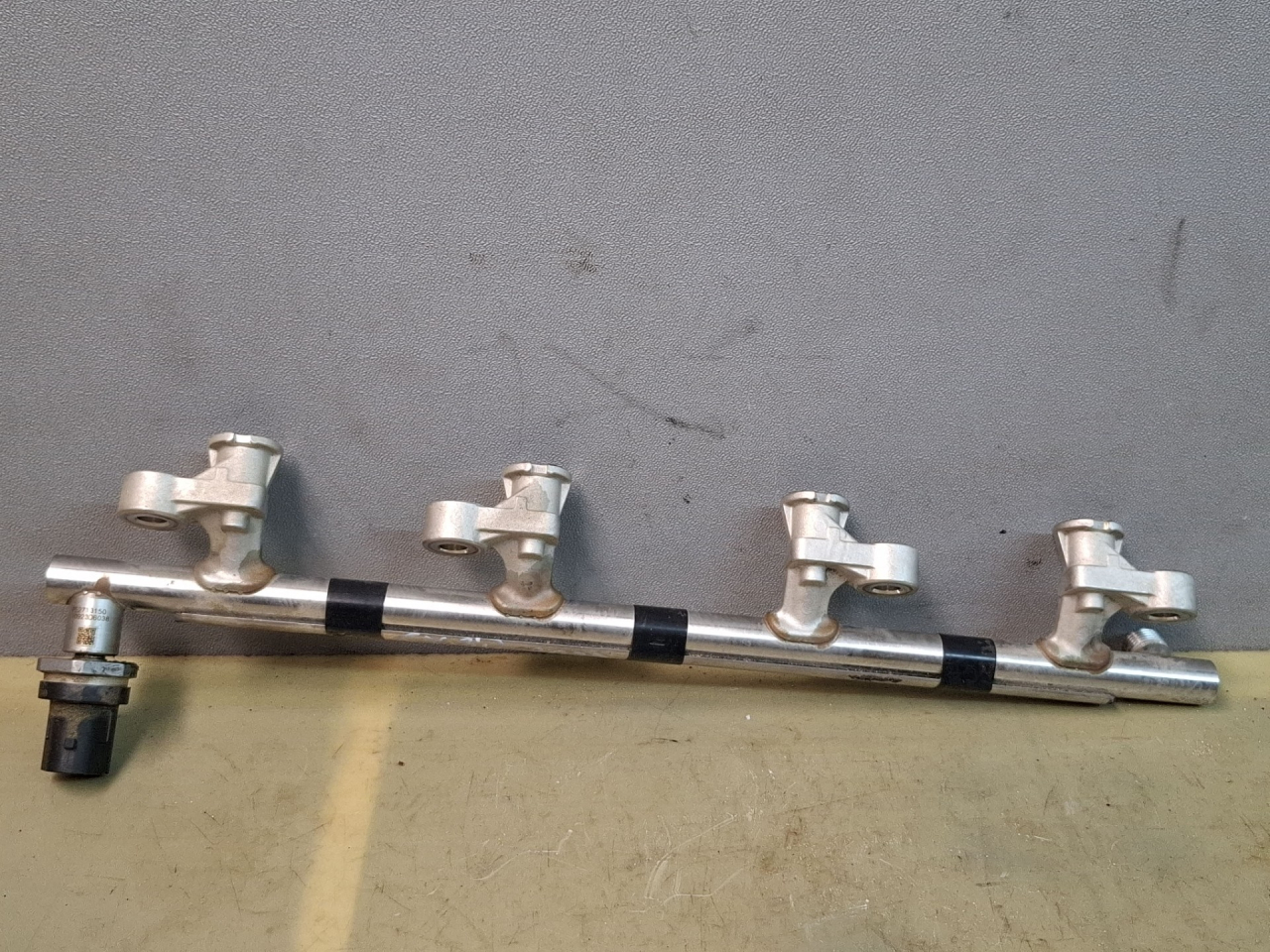 датчик давления топлива Mazda CX-30 1 поколение 2022, 2.0 л., PE-VPS, бензин, МКПП, передний привод, PE2713150, 0923D6038 - фото №1