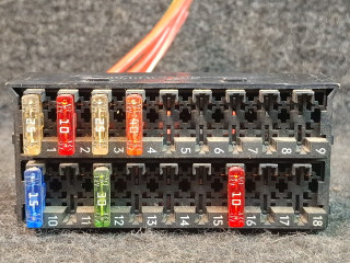 блок предохранителей Mercedes-Benz Sprinter 2 поколение (W906) 2007, 2.1 л., OM 646.701, дизель, МКПП, красный, A6385450319