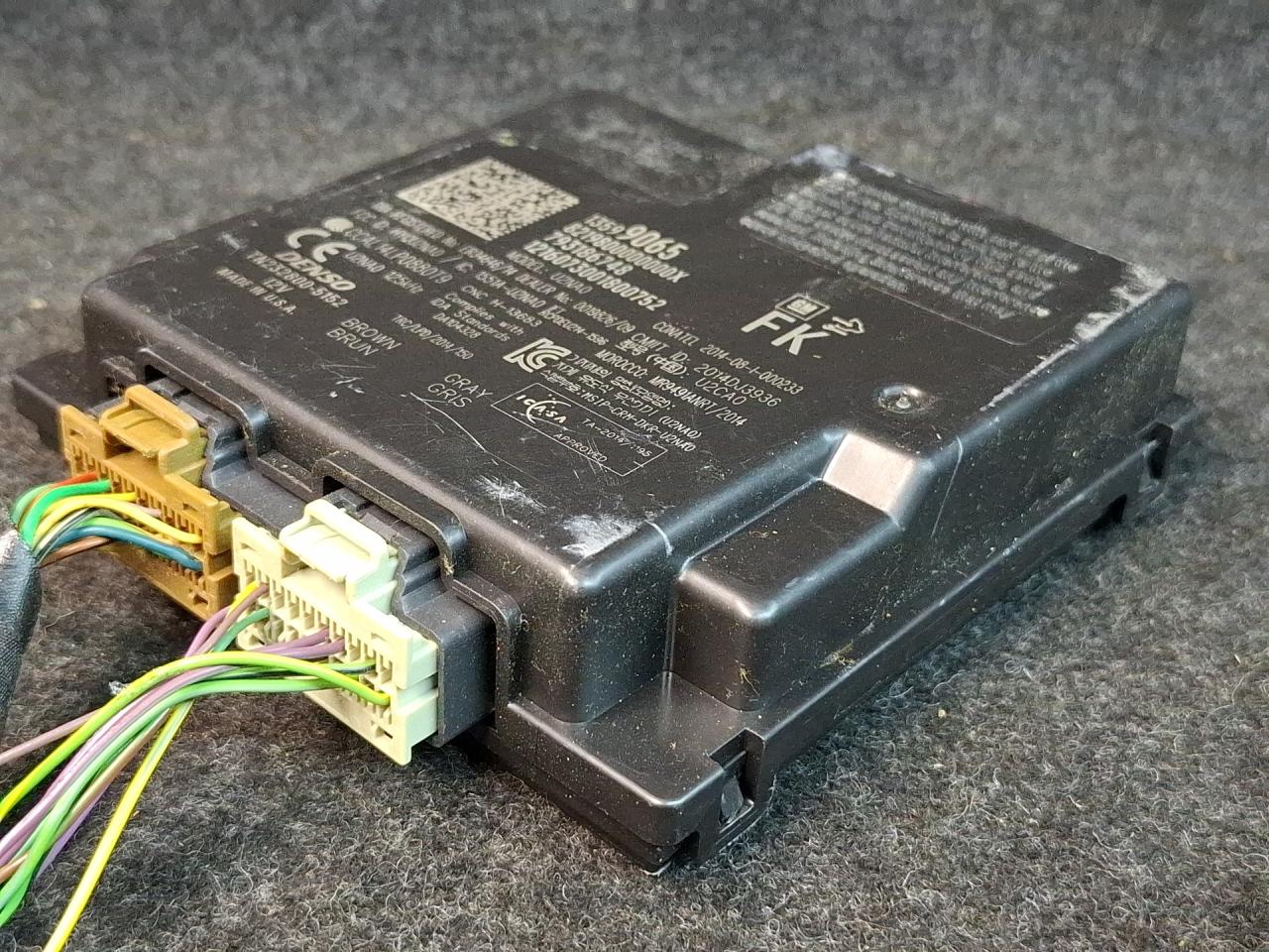 Блок управления бесключевым доступом Chevrolet Malibu 9 поколение 2017, 1.5 л., бензин, АКПП, черный, седан, передний привод, 13599065 - фото №1