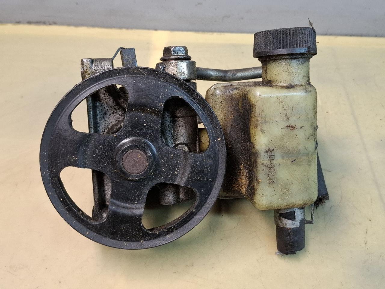 насос гидроусилителя руля Mazda CX-7 1 поколение 2009 - фото №1