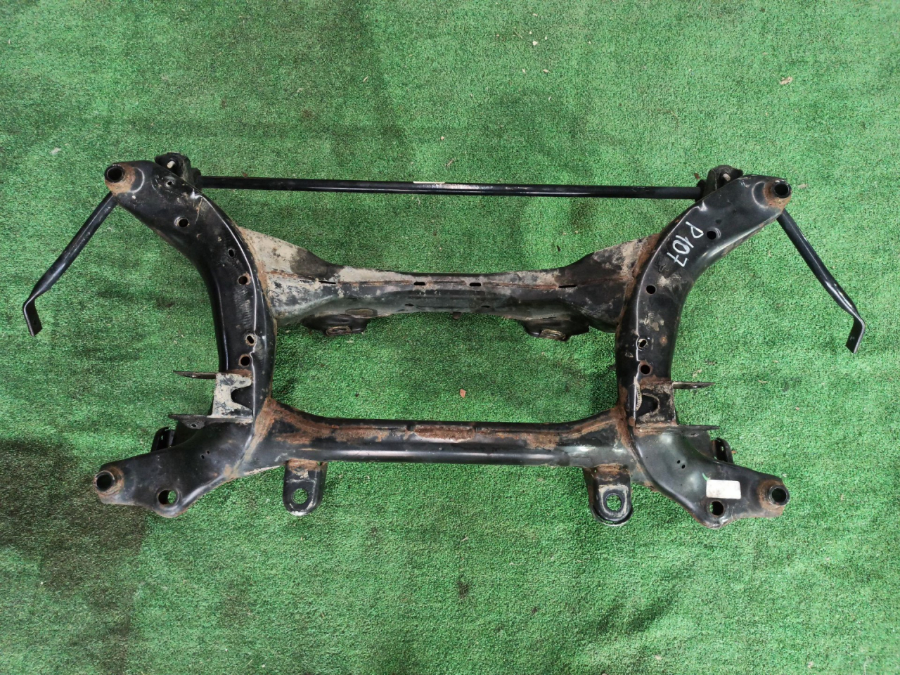 балка подвески задняя Chevrolet Equinox 3 поколение 2019, 1.5 л., бензин, АКПП, белый 140х, минивэн, передний привод - фото №1