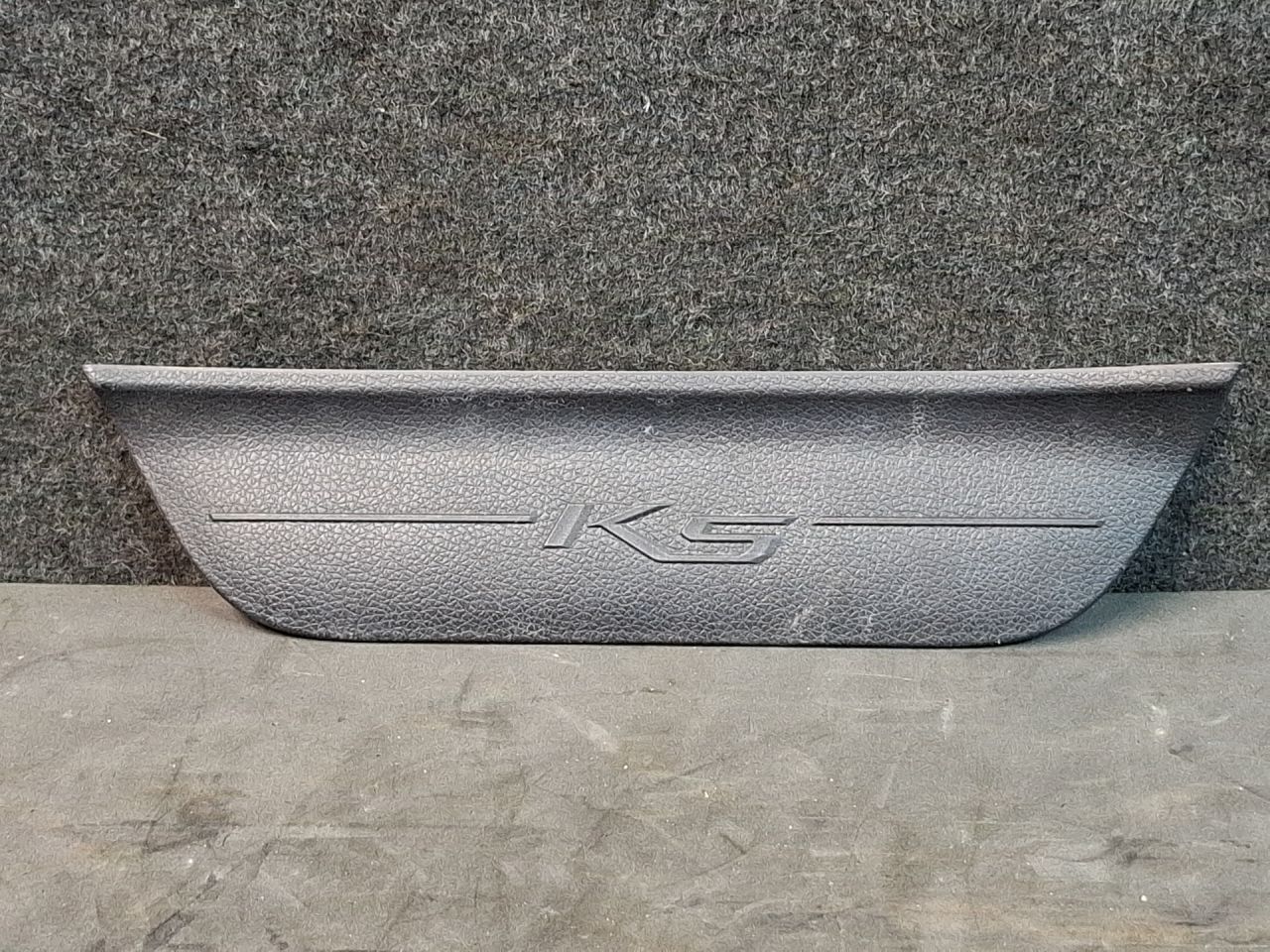 накладка на порог внутренняя Kia K5 3 поколение 2021, 1.6 л., бензин, АКПП, полный привод, 85887-L3000 - фото №1