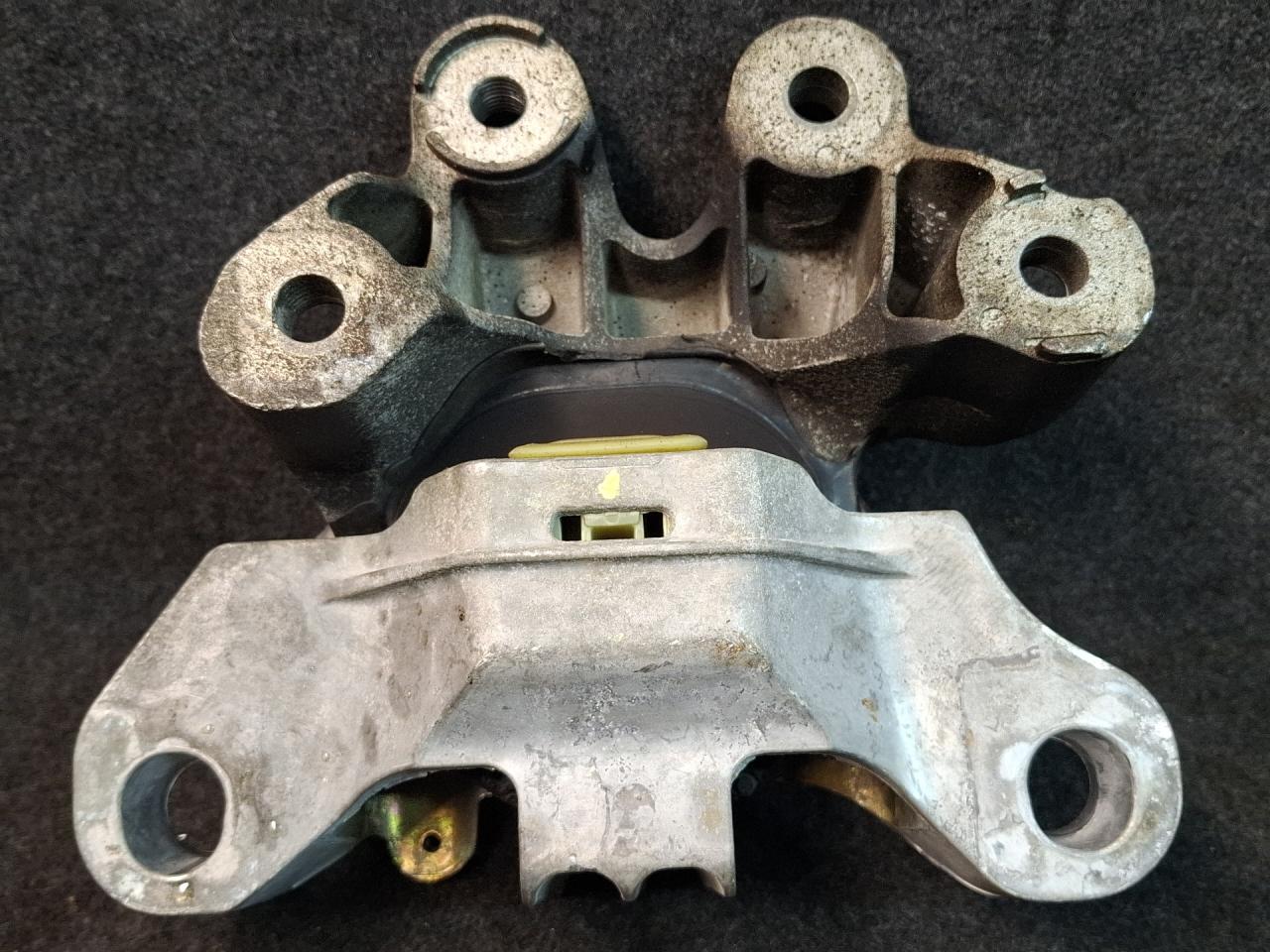 подушка крепления КПП Ford Escape 4 поколение CX482 2020, 1.6 л., LUB, бензин, АКПП, белый az, внедорожник 5 дв., полный привод, LX61-7M121-LC - фото №1