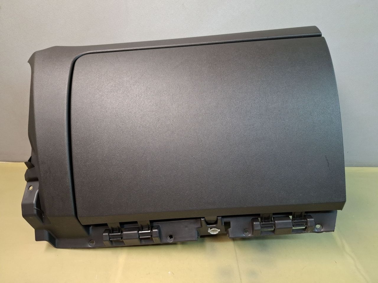 бардачок Chevrolet Blazer 3 поколение 2019, 3.6 л., бензин, АКПП, белый, полный привод, 84631578 - фото №1