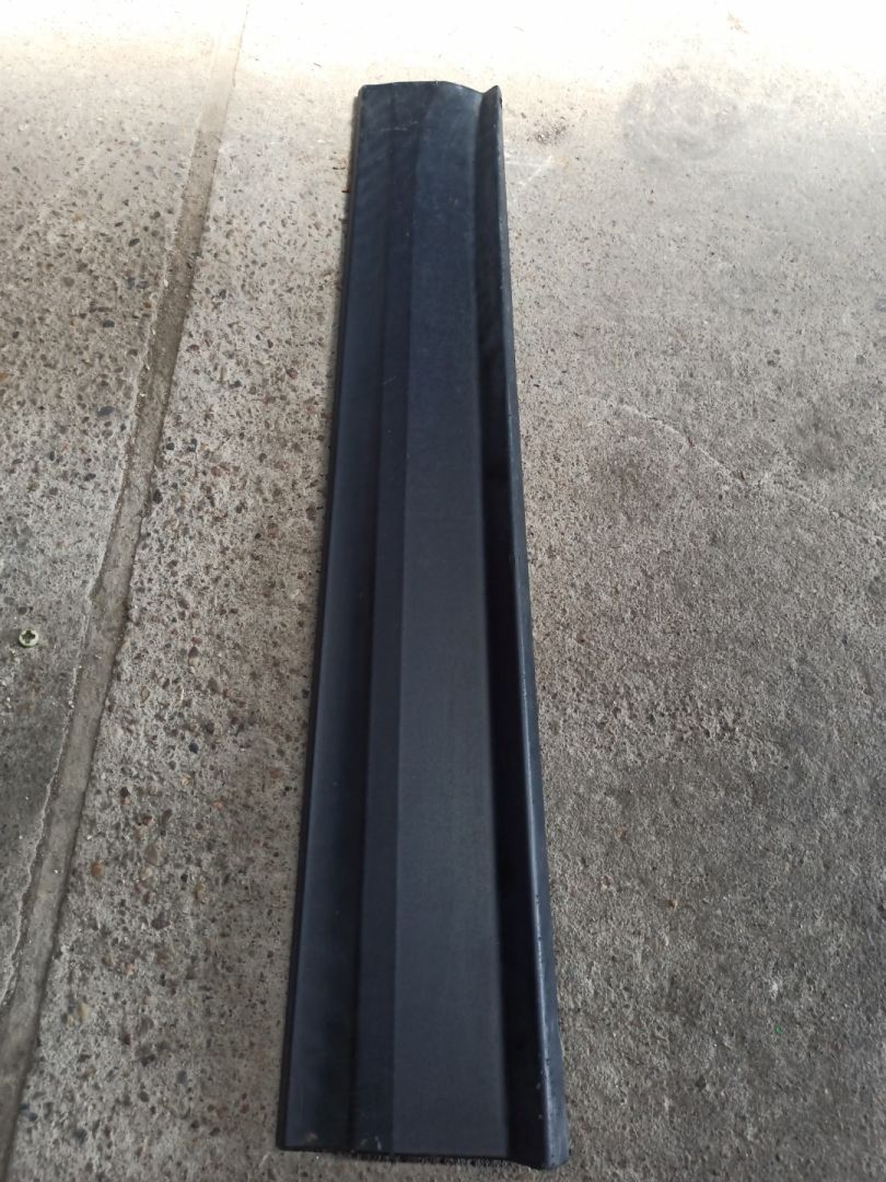 молдинг двери передней правой Chevrolet Equinox 3 поколение 2018, 2.0 л., бензин, АКПП, передний привод - фото №1