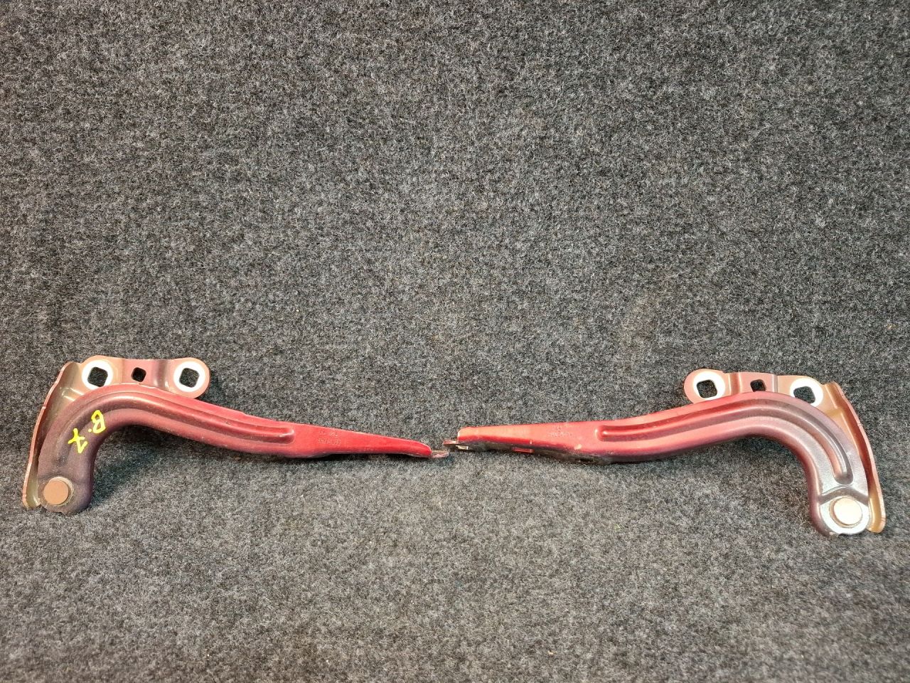 петля капота Chevrolet Equinox 3 поколение 2018, 2.0 л., бензин, АКПП, передний привод - фото №1