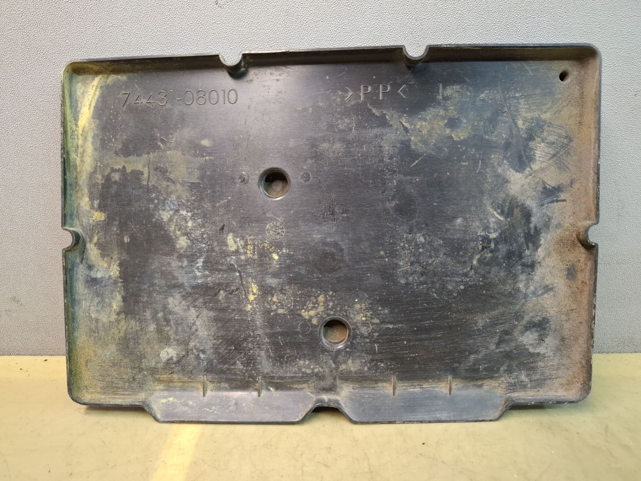 полка аккумулятора Toyota Camry 7 поколение XV40 ACV40 2009, 2.4 л., 2AZ-FE, бензин, АКПП, синий, седан, передний привод, 7443108010 - фото №1