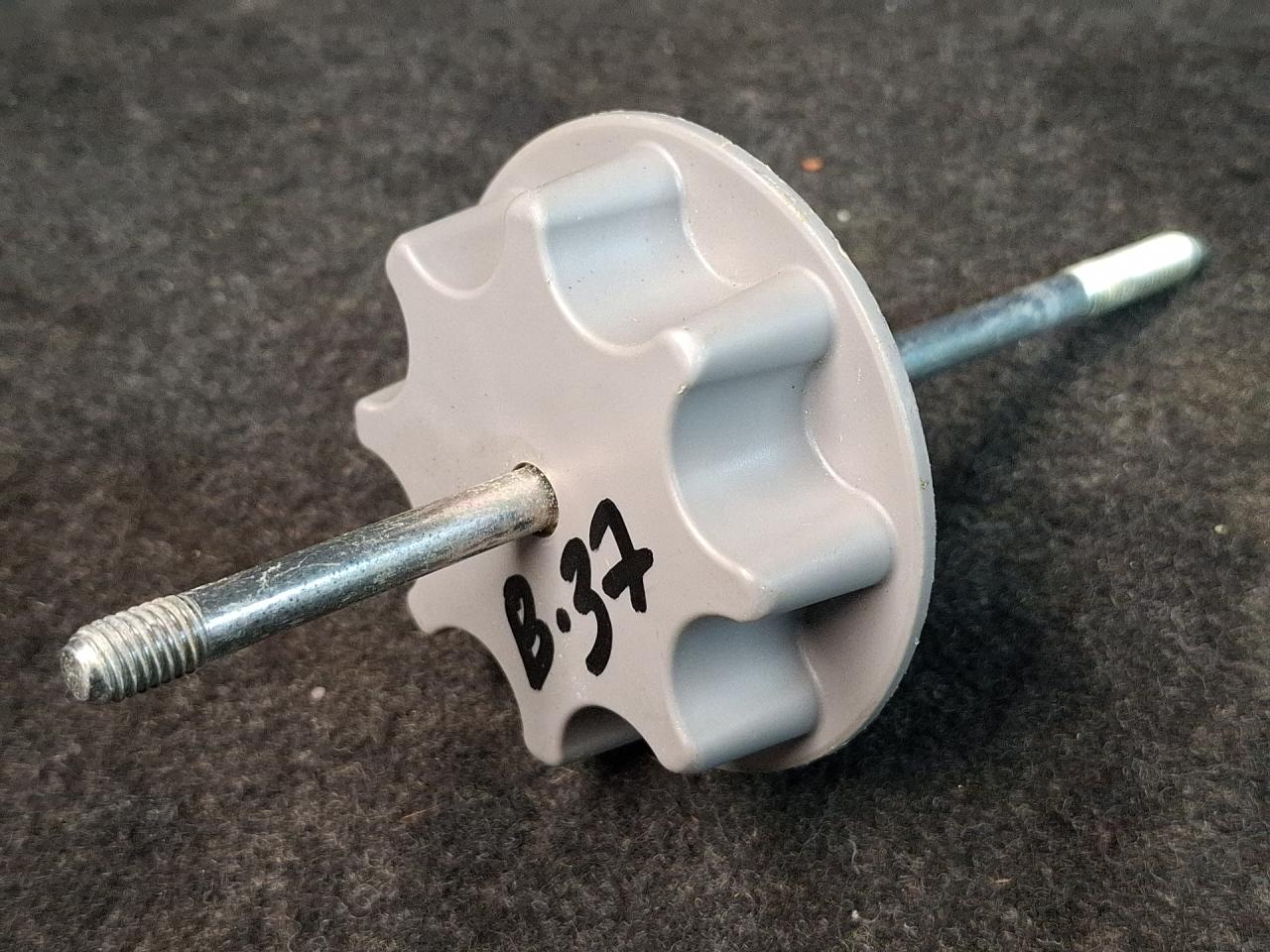 крепление запаски Toyota Camry 7 поколение XV40 2008, 2.4 л., 2AZ-FE, бензин, АКПП, седан, передний привод - фото №1