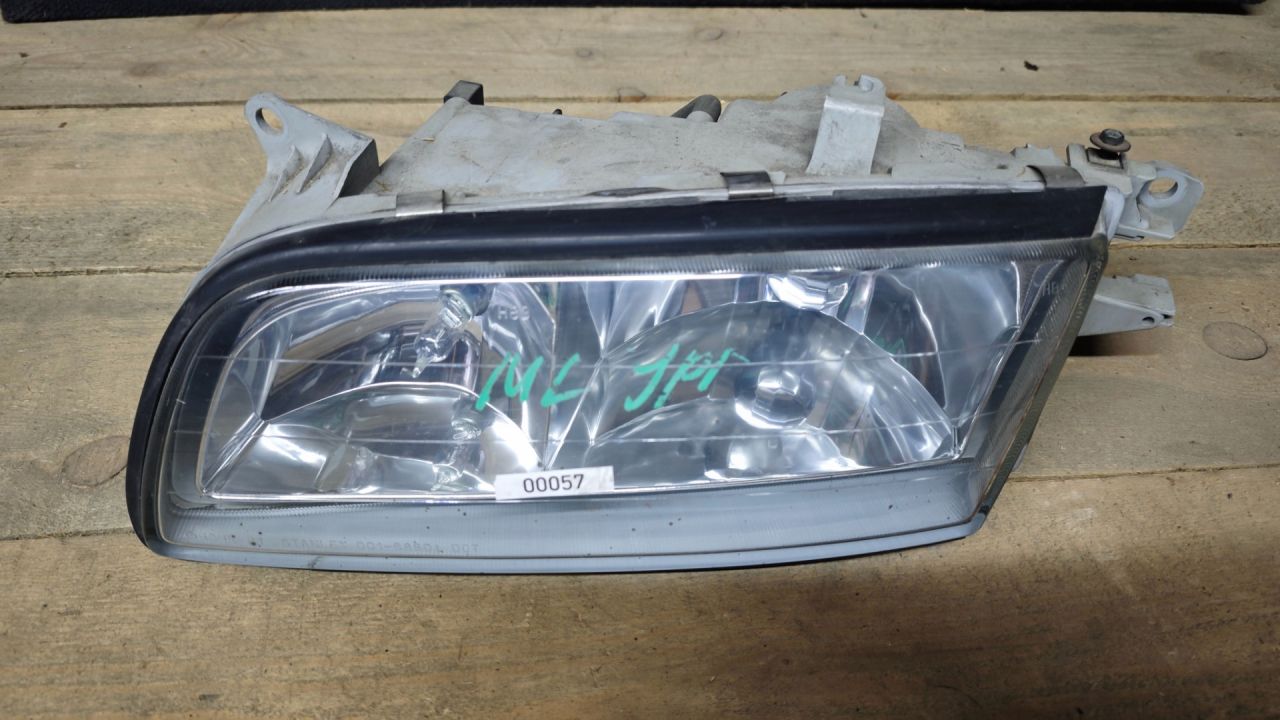 фара левая Mazda Millenia 1 поколение 1998 - фото №1