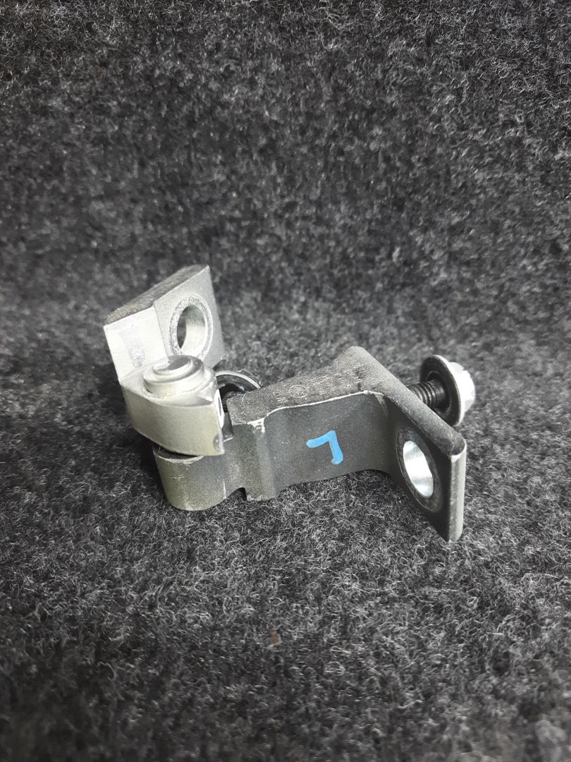 петля двери Volkswagen Jetta 7 поколение 2019, 1.4 л., бензин, АКПП, серый, передний привод - фото №1