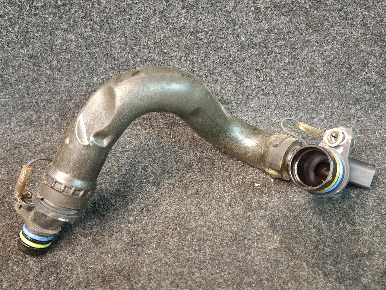 трубка вентиляции картерных газов Volkswagen Jetta 7 поколение 2019, 1.4 л., бензин, АКПП, синий, седан, передний привод, 04E103202E - фото №1