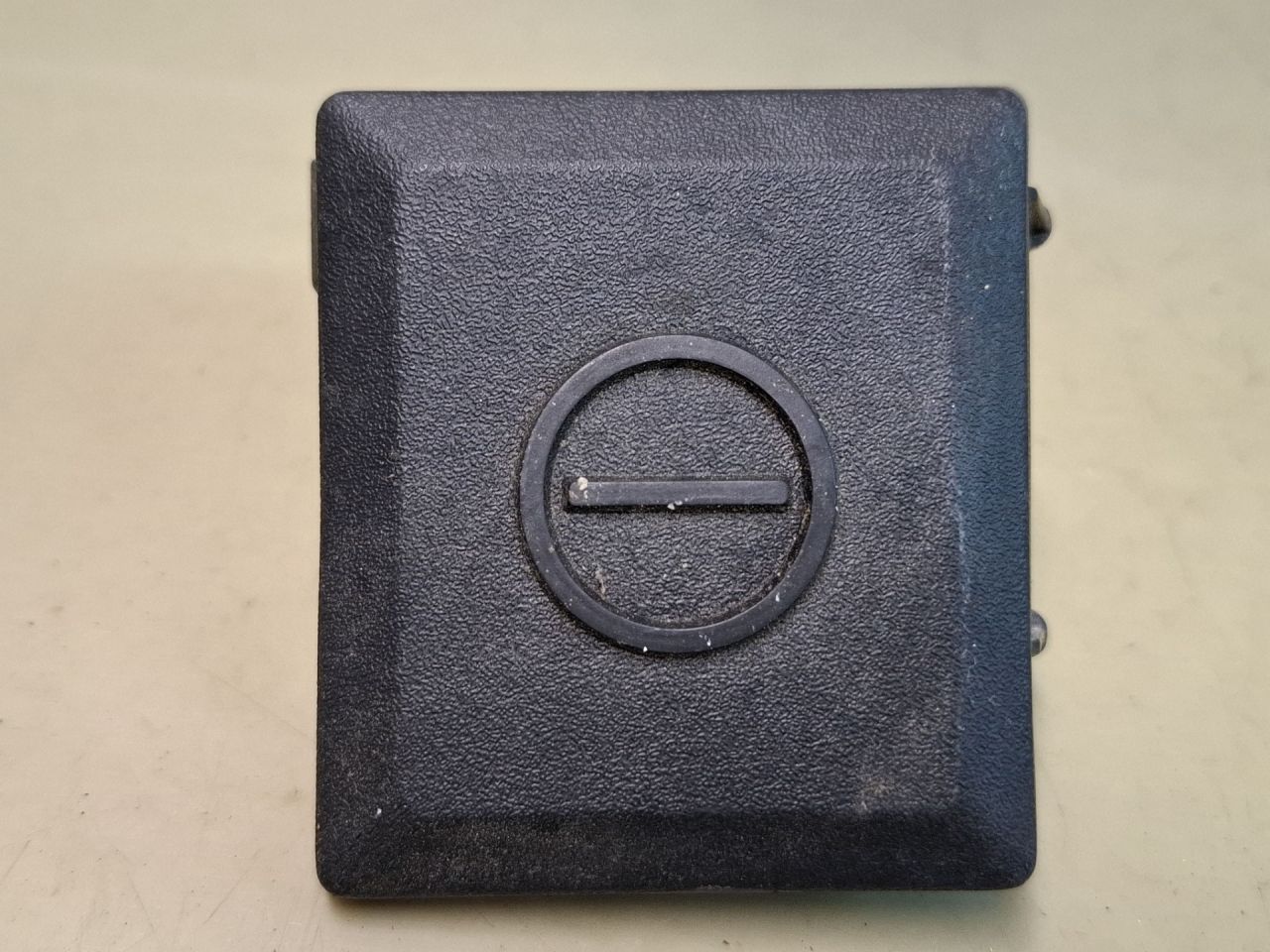 крышка аккумулятора Hyundai Elantra AD 2018, 2.0 л., бензин, АКПП, серебристый, передний привод, 37113G3000 - фото №1