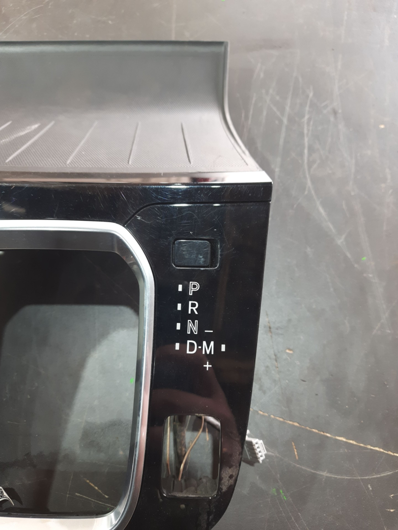 заглушка салона Mazda CX-9 2 поколение 2017, 2.5 л., бензин, АКПП, красный, полный привод, правый руль - фото №1