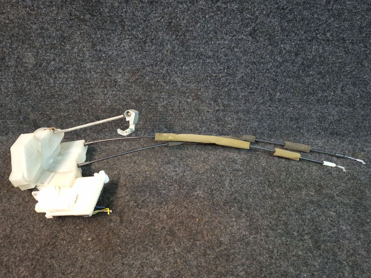 замок двери Mazda CX-7 1 поколение ER 2008, 2.3 л., L3-VDT, бензин, АКПП, голубой/30s, полный привод - фото №1