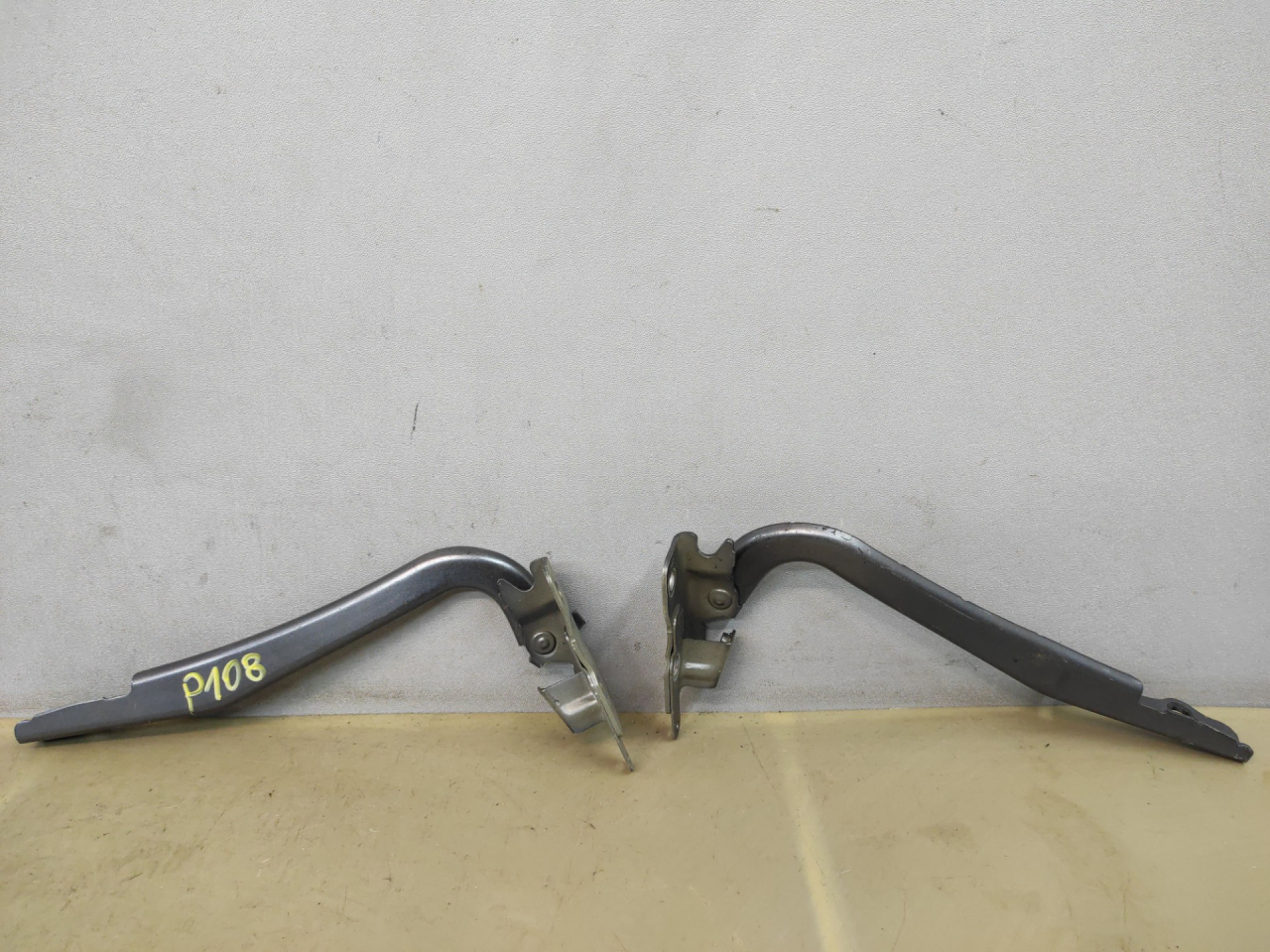 петля капота Subaru Impreza 5 поколение (GK/GT) 2019, 2.0 л., бензин, вариатор, серый, седан, полный привод - фото №1