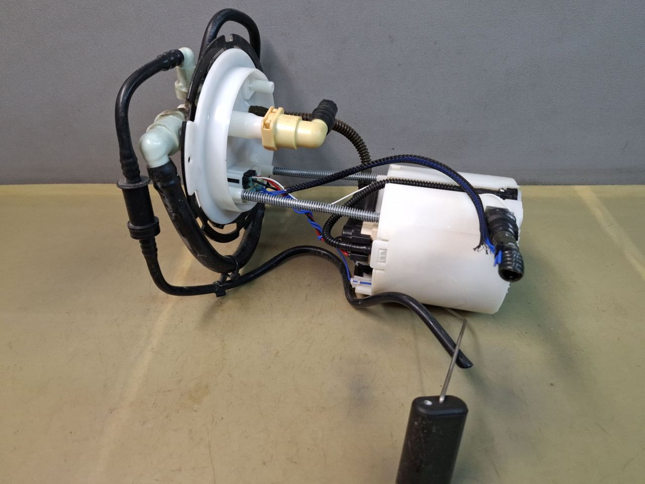 насос топливный Chevrolet Equinox 3 поколение 2018, 1.5 л., бензин, АКПП, серый/441b, полный привод, 84153105 - фото №1