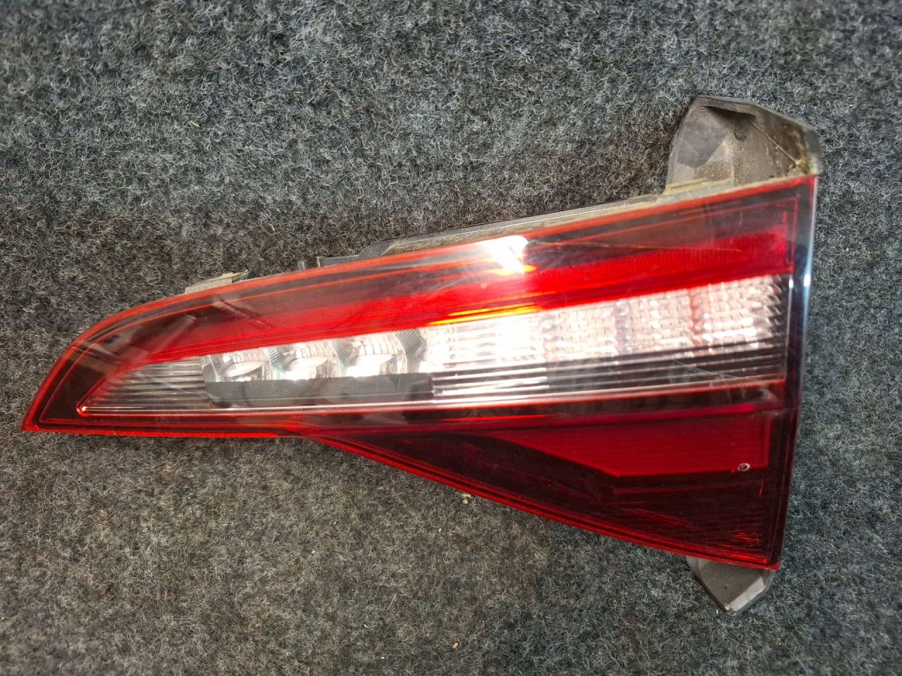 фонарь крышки багажника правый Volkswagen Jetta 7 поколение 2019, 1.4 л., бензин, АКПП, синий, седан, передний привод, 17A945094, 6003TA0376 - фото №1