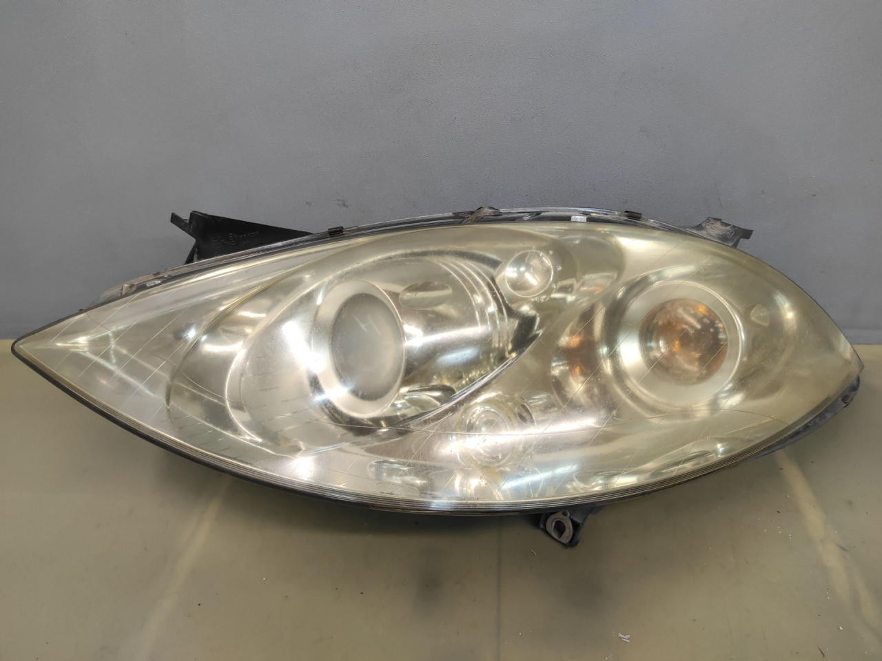 фара левая Mercedes-Benz A-Класс W169 2005, 2.0 л., M 266.980, бензин, вариатор, черный, передний привод, A1698201361 - фото №1