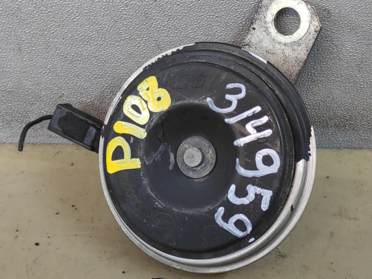 сигнал (клаксон) Subaru Impreza 5 поколение (GK/GT) 2019, 2.0 л., бензин, вариатор, серый, седан, полный привод, JK2721008400 - фото №1