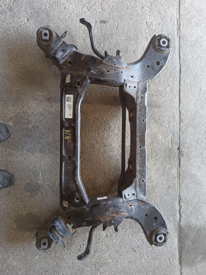 балка подвески задняя Chevrolet Blazer 3 поколение 2019, 3.6 л., бензин, АКПП, белый, полный привод - фото №1