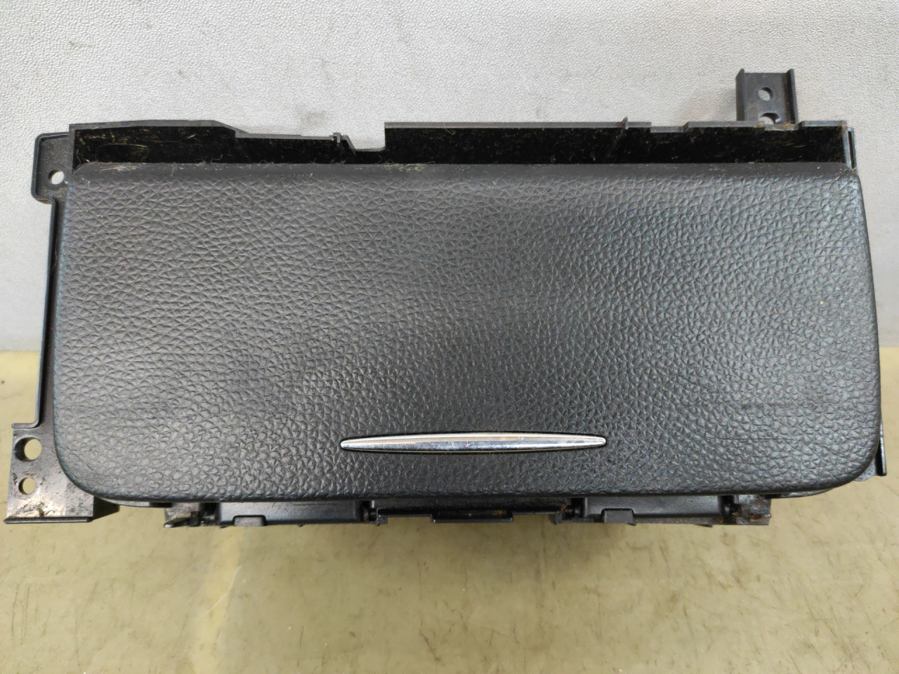 подстаканник Suzuki Kizashi 1 поколение 2012, 2.4 л., J24B, бензин, АКПП, красный, седан, полный привод, 75872A57L2, 75872A57L2A - фото №1