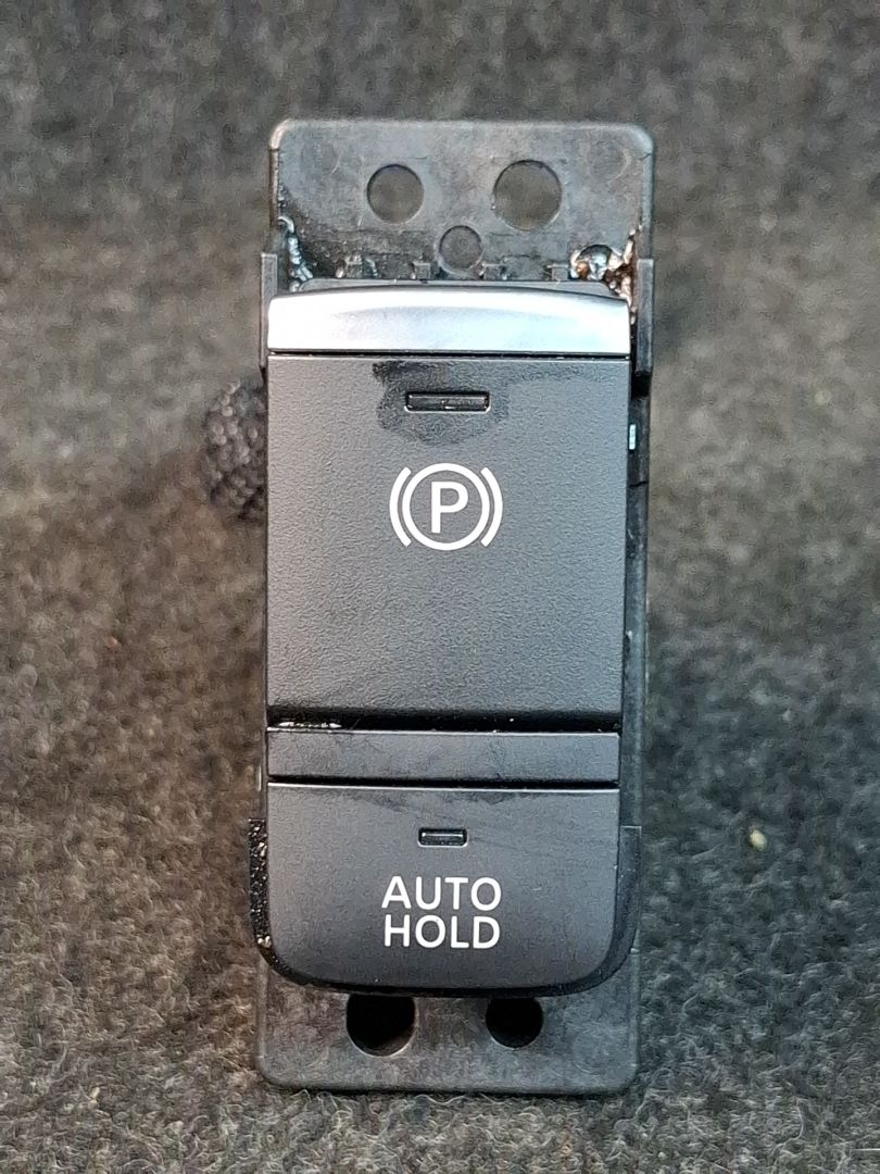 кнопка ручного тормоза (ручника) Nissan Rogue T33 2022, 1.5 л., бензин, АКПП, белый перламутр, полный привод, 251756RA0A - фото №1
